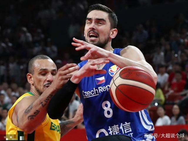 爱游戏在线-捷克队主场大胜，晋级形势一片明朗(捷克队进攻)