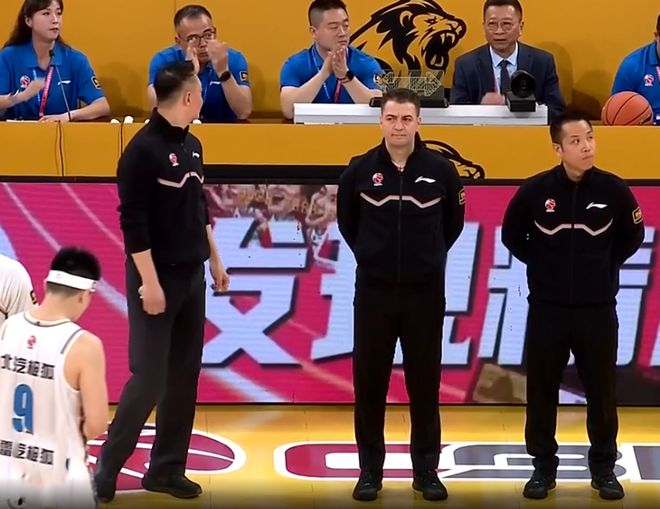 爱游戏在线-包含CBA比赛节奏快速球迷目不暇接的词条