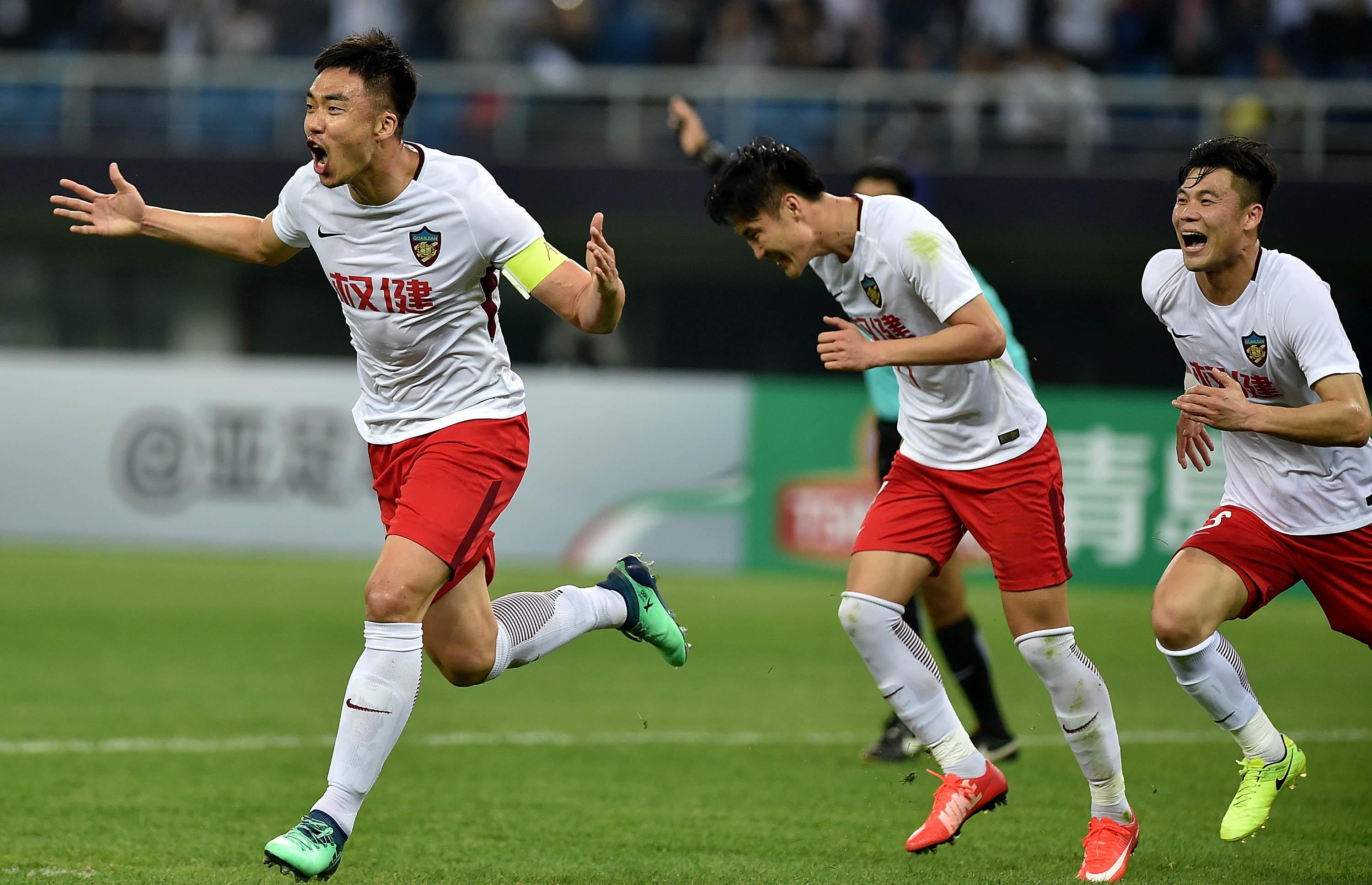 包含攻防大战:广州恒大和柏太阳神的胶着比赛的词条 包含攻防大战:广州恒大和柏太阳神的胶着比赛的词条