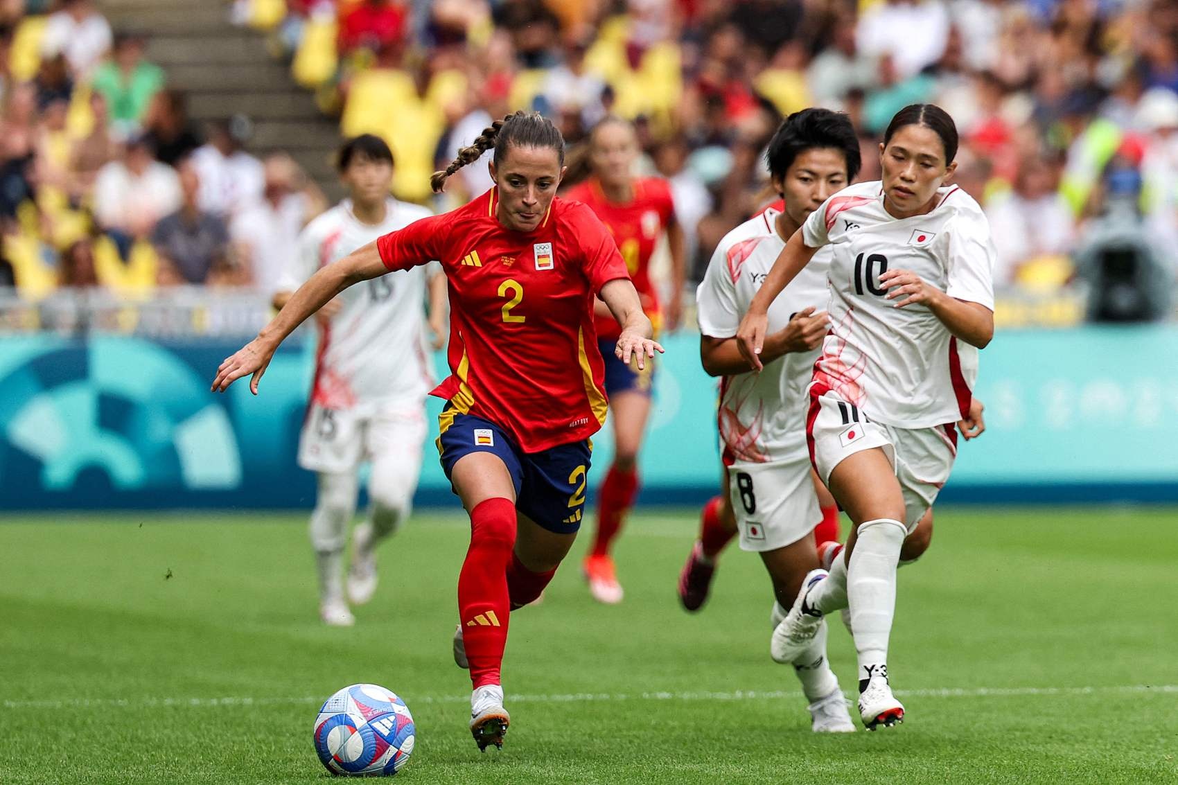 爱游戏体育平台-日本女足队员因伤退出关键比赛