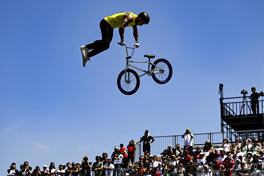 爱游戏体育下载-澳大利亚运动员在自行车比赛中突围获奖