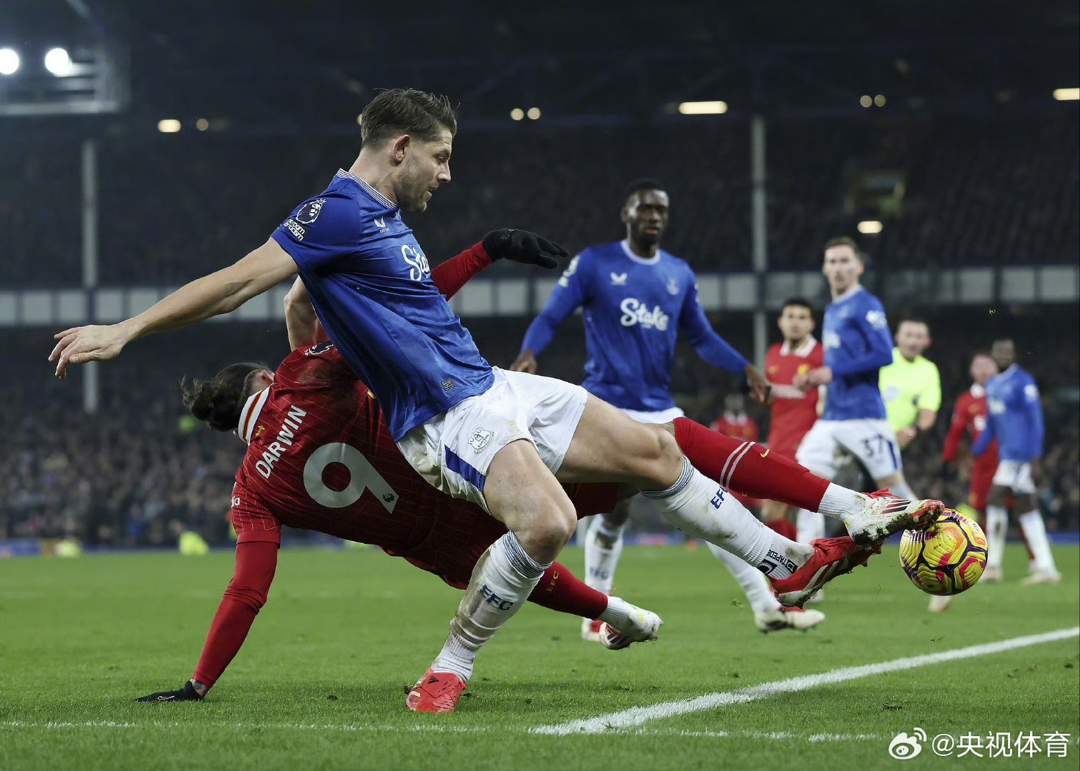 利物浦大胜埃弗顿,继续保持不败势头 利物浦大胜埃弗顿,继续保持不败势头