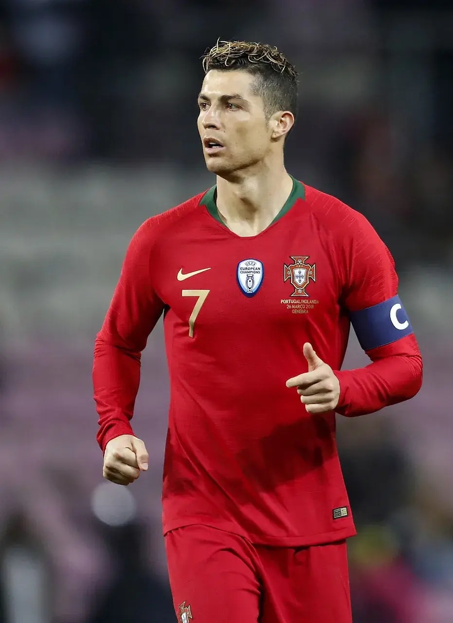 包含欧洲国家队备战气氛热烈，球员精神抖擞的词条