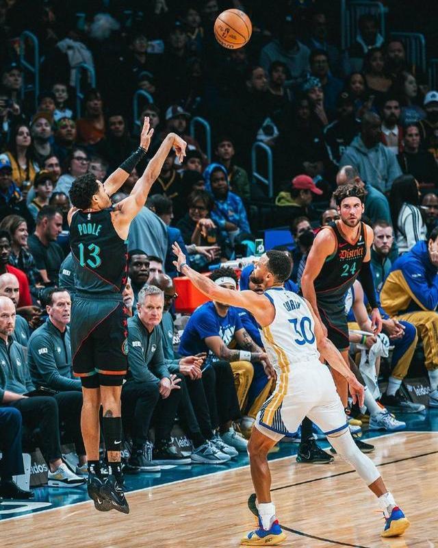 勇士凭借上篮暴扣逆转奇才,夺得胜利的简单介绍 勇士凭借上篮暴扣逆转奇才,夺得胜利的简单介绍