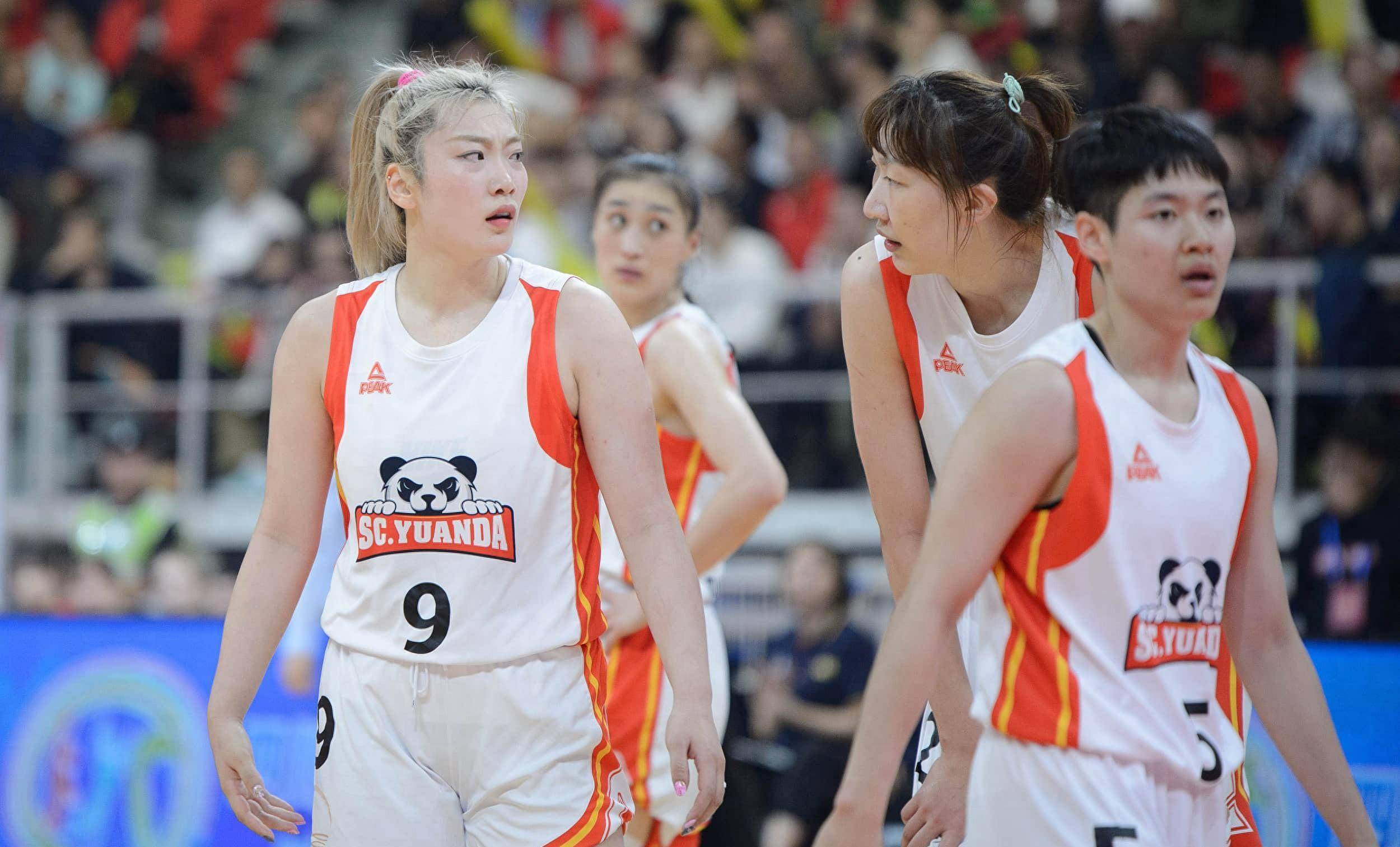 山东队主力两双表现,轻取四川队 山东队主力两双表现,轻取四川队