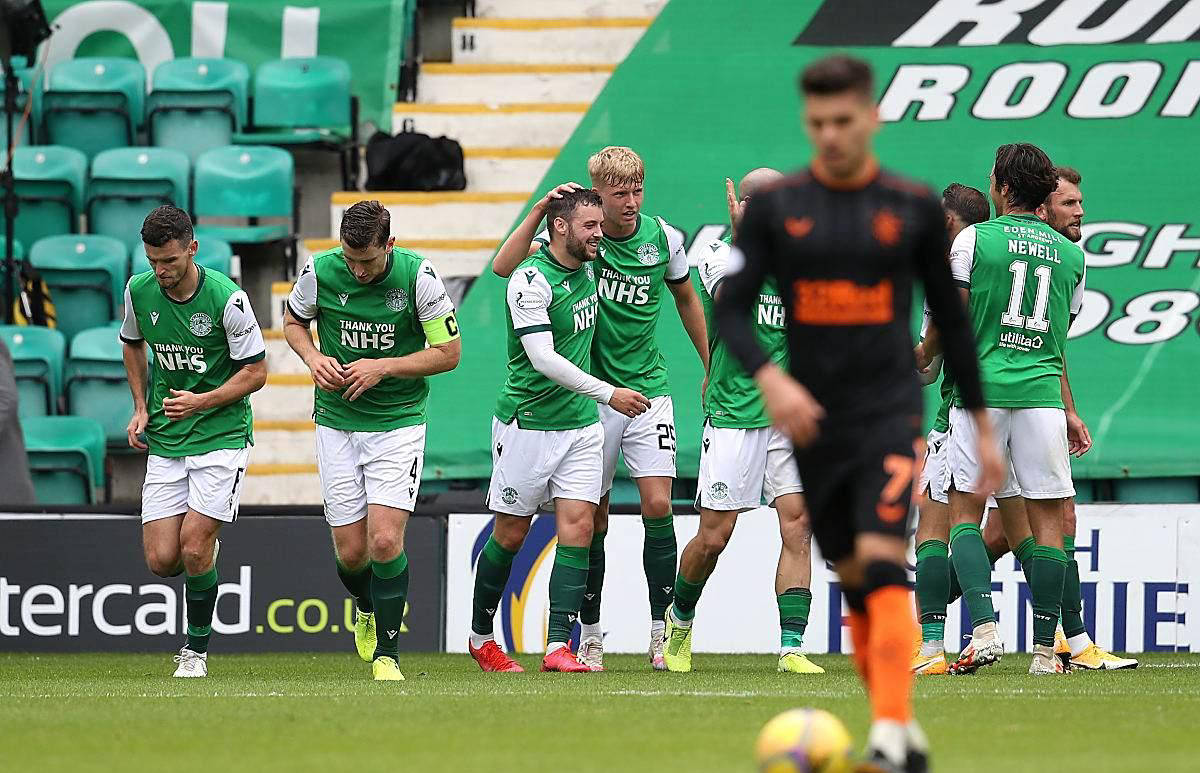 包含不莱梅联队主场表现出色，力保不败战绩的词条