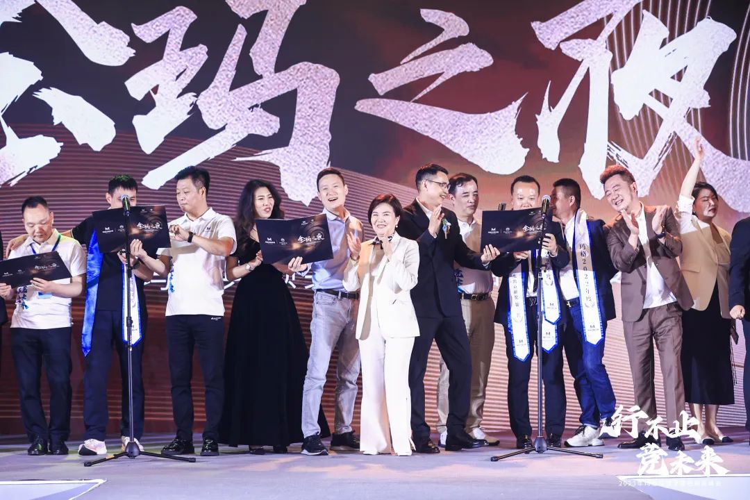 爱游戏体育直播-包含杰出队伍联手奋力迎战激动人心的词条