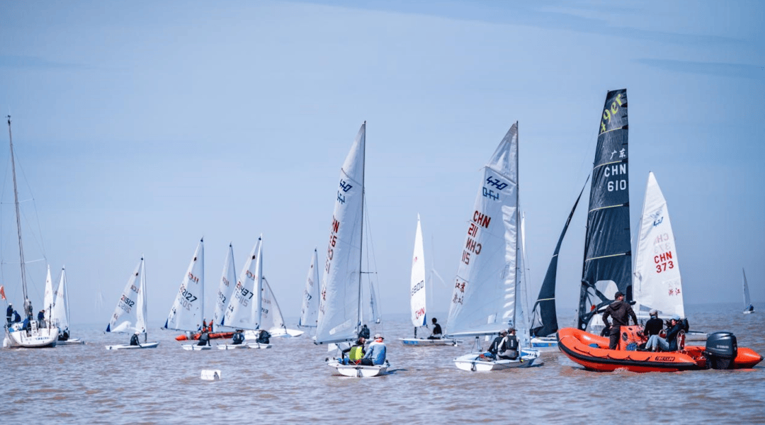 爱游戏亚洲官网-帆船比赛中队伍配合默契领先优势