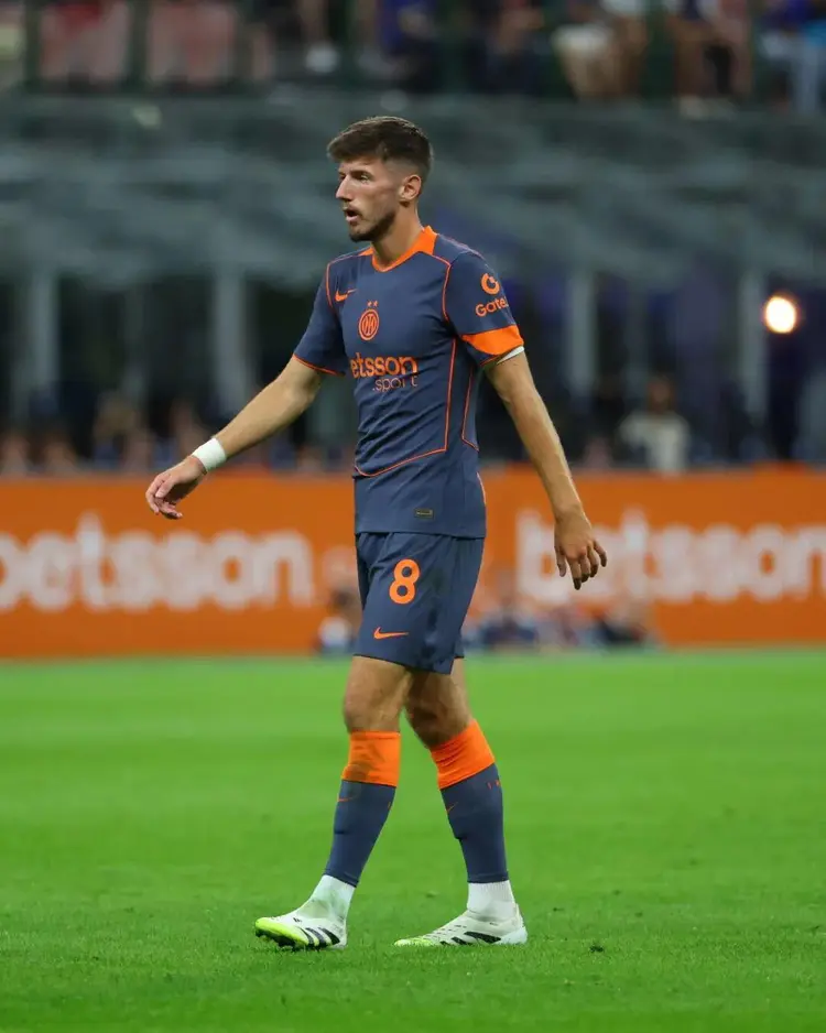 萨索洛在主场失利,积分滑落至第八位 萨索洛在主场失利,积分滑落至第八位