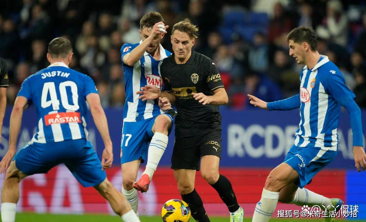 瓦伦西亚后卫护住球门,球队保持不败 瓦伦西亚后卫护住球门,球队保持不败