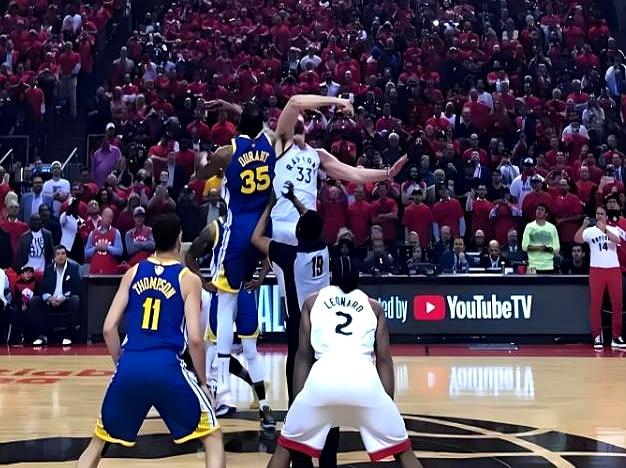 猛龙主场力克雄鹿,伦纳德30分 猛龙主场力克雄鹿,伦纳德30分