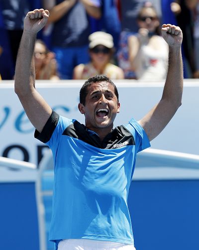 关于战术娴熟，球队合作默契，取得胜利引发欢呼的信息